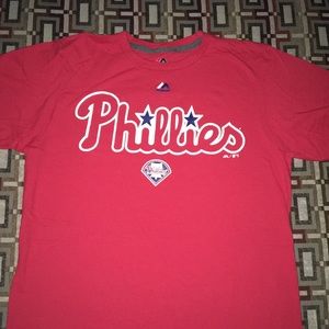 Men’s Red Majestic Phillies T-shirt Size Medium